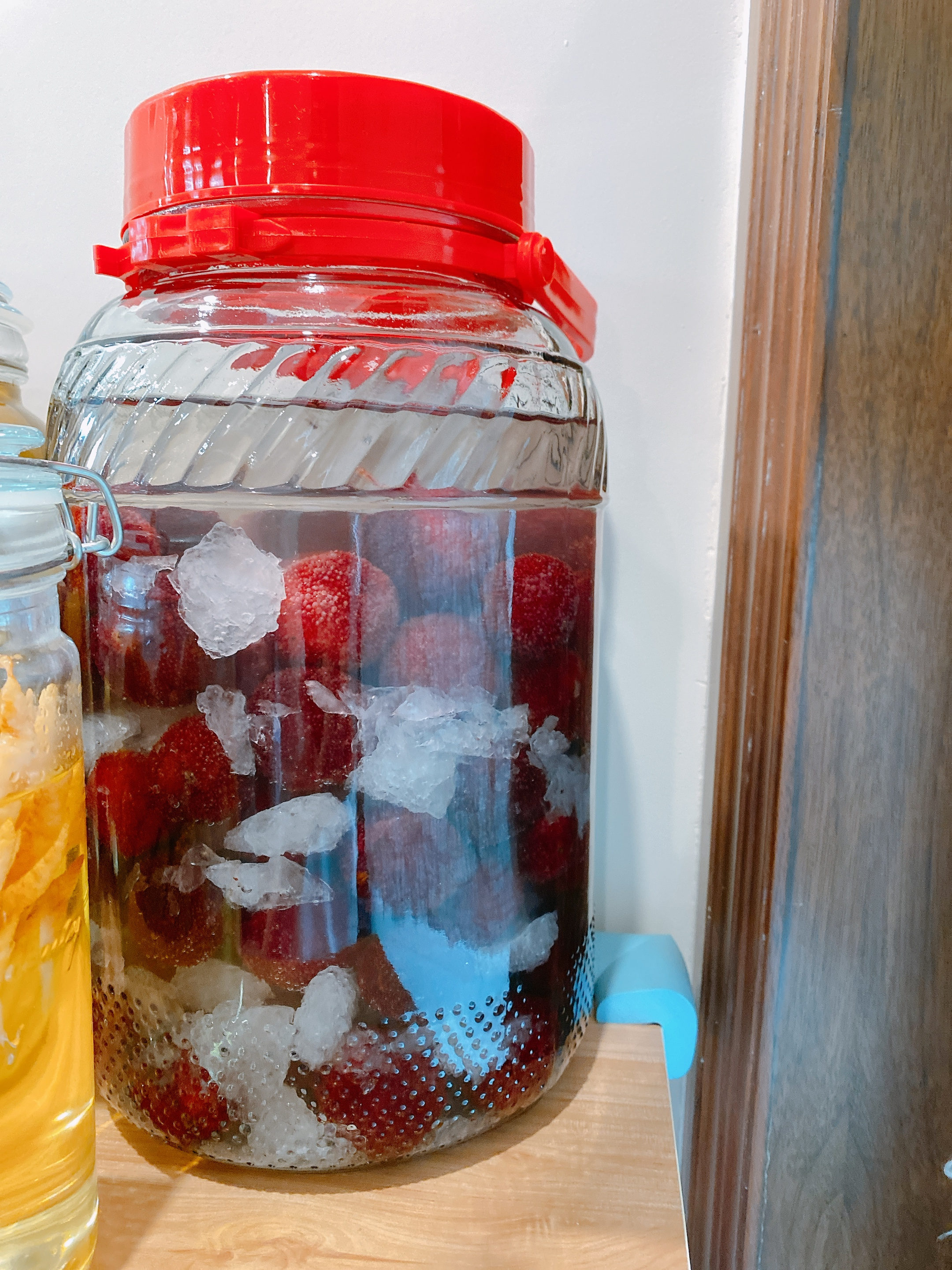 泡杨梅酒的教程十斤酒放多少杨梅,老品种杨梅泡制方法