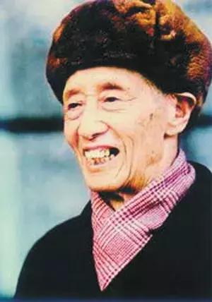 臧克家人物简介,臧克家生平简介300字