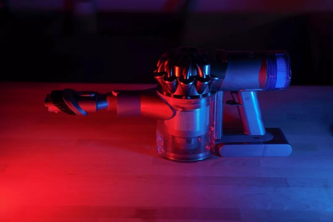 戴森dyson吸尘器v8slim评测,戴森吸尘器v8absolute和fluffy