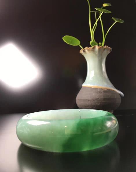 为什么女人喜欢黄金手镯,为什么女人偏爱手镯