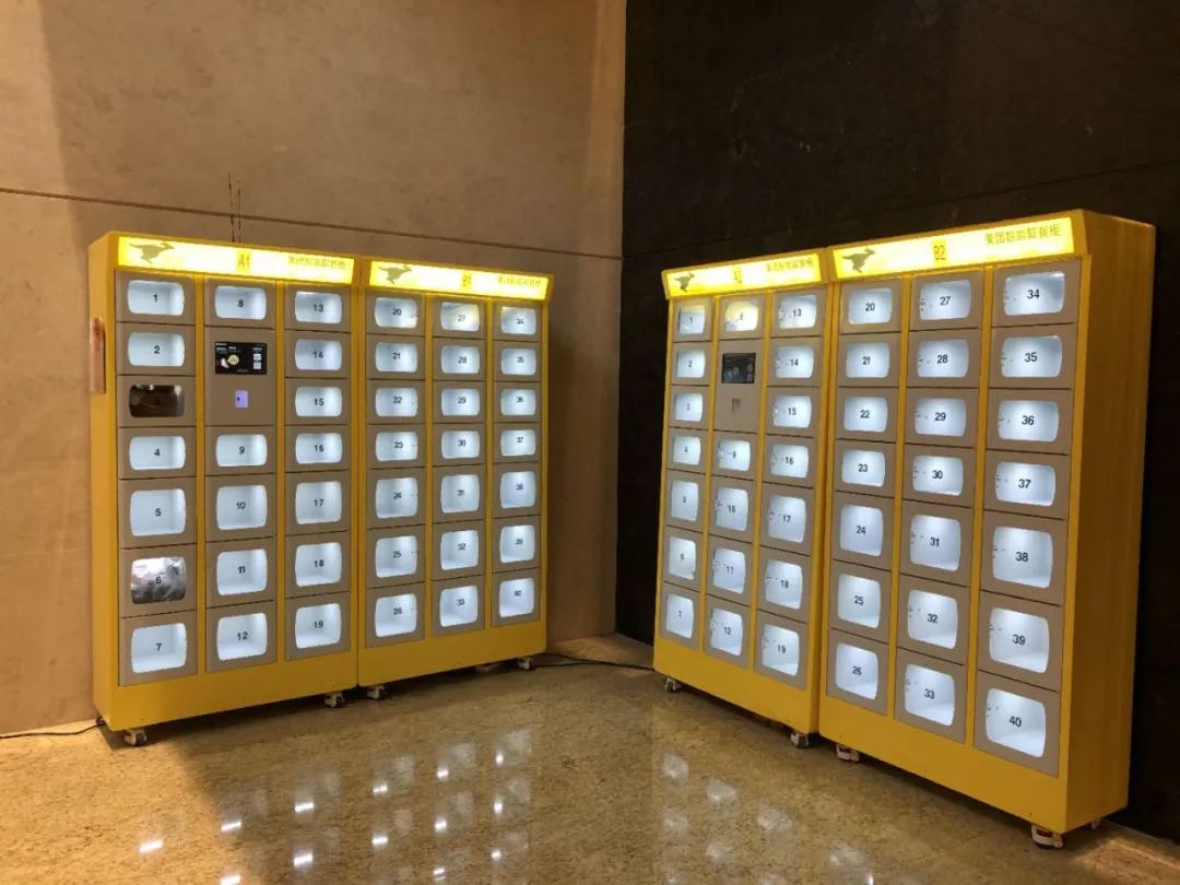 河南餐饮自救：老板娘直播测评吸引客户外卖小哥带晾衣撑送餐