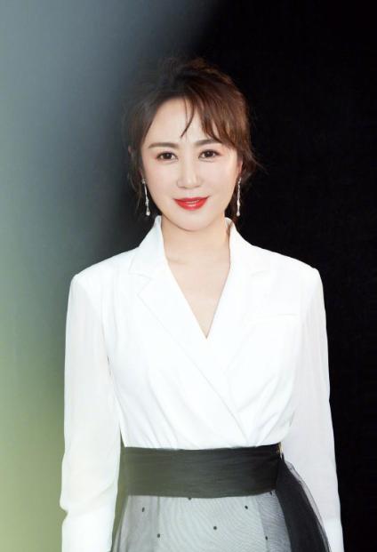 38岁马丽升级当妈人生燃爆!23岁出道被劝整容,成名嫁小11岁老公