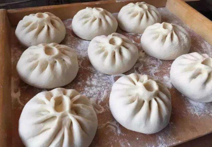 蒸包子容易塌是怎么回事,包子冷了为什么会回缩死面