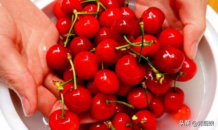 市场碰到此果别手软,营养极高,简单一煮放冰箱里,过6月就少了