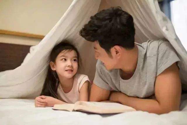 孕妇被熊孩子踢到肚子流产了,熊孩子压在孕妇妈妈肚子导致流产