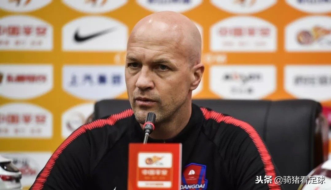 卡尔德克与重庆斯威续约,重庆斯威足球续约消息