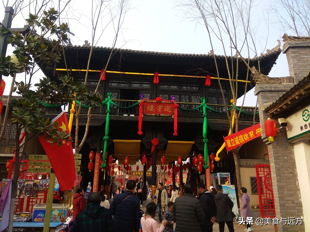 渭河岸边的民俗村，拆拆建建4年了，至今依然人气挺高