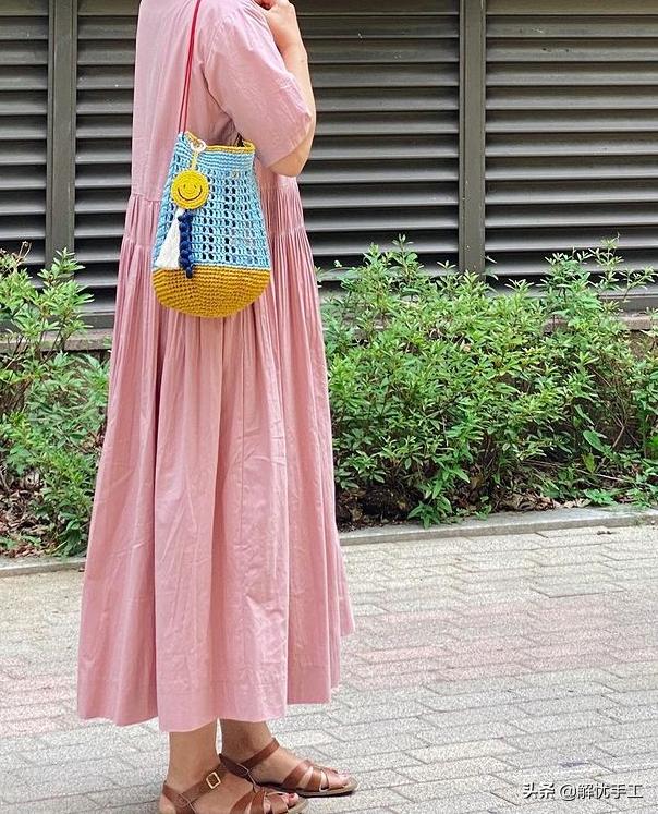 简单漂亮的小包包钩针教程,韩国钩针钩桌布花样教程