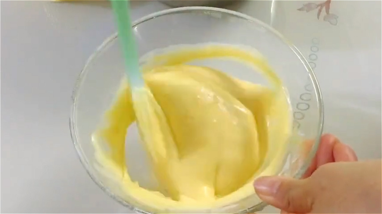 没有面粉能用玉米淀粉来做蛋糕吗,不用玉米粉和其他东西做云朵蛋糕