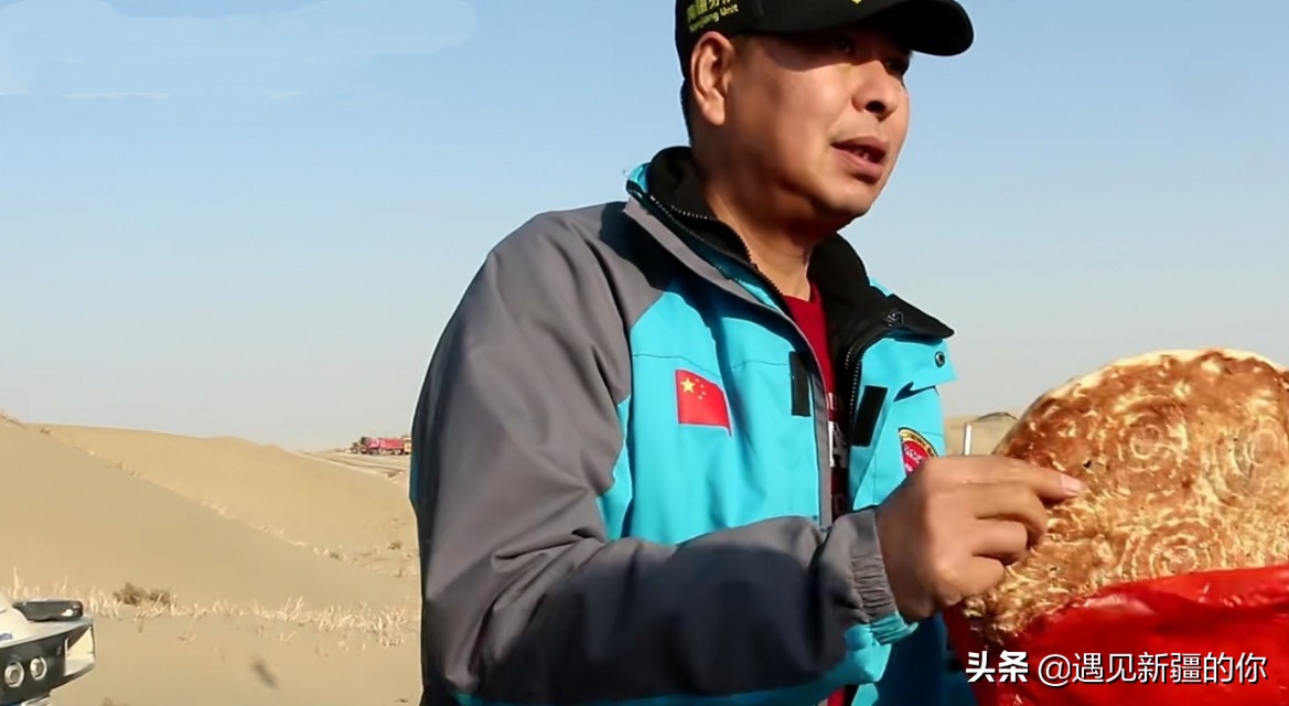 塔克拉玛干沙漠篝火晚会,六轮越野车穿越无人区