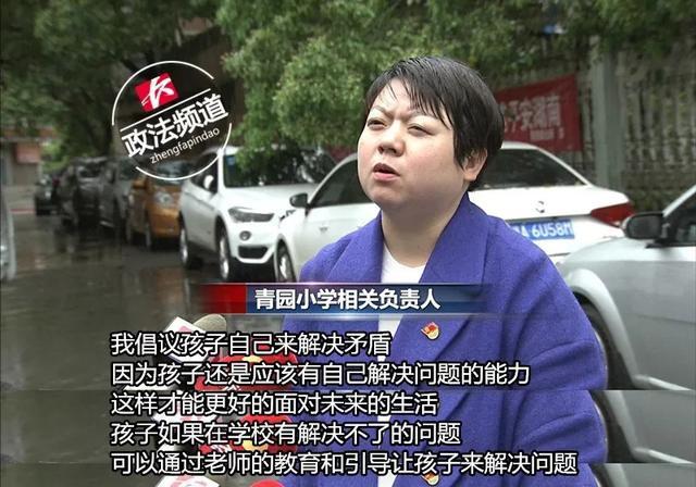 当孩子在学校被打时，家长应该如何处理？两方面引导才最有效！