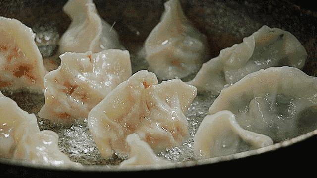 早餐界的“扛把子”，宁可扶墙走也不能错过的一家锅贴店