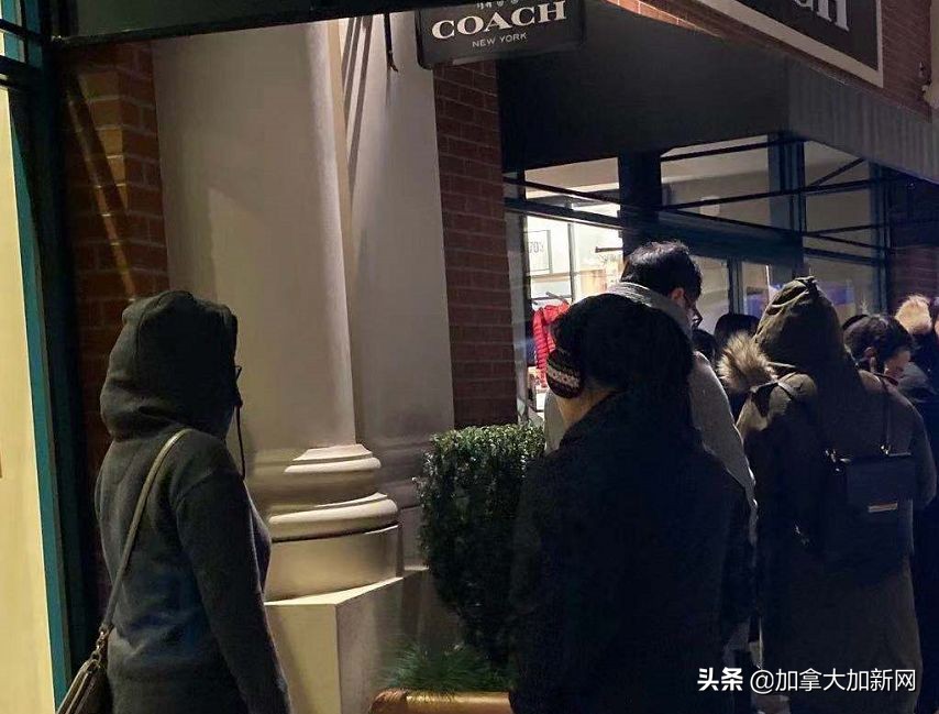 黑五狂抢开始！机场outlet堵爆温哥华华人凌晨排队全买疯了