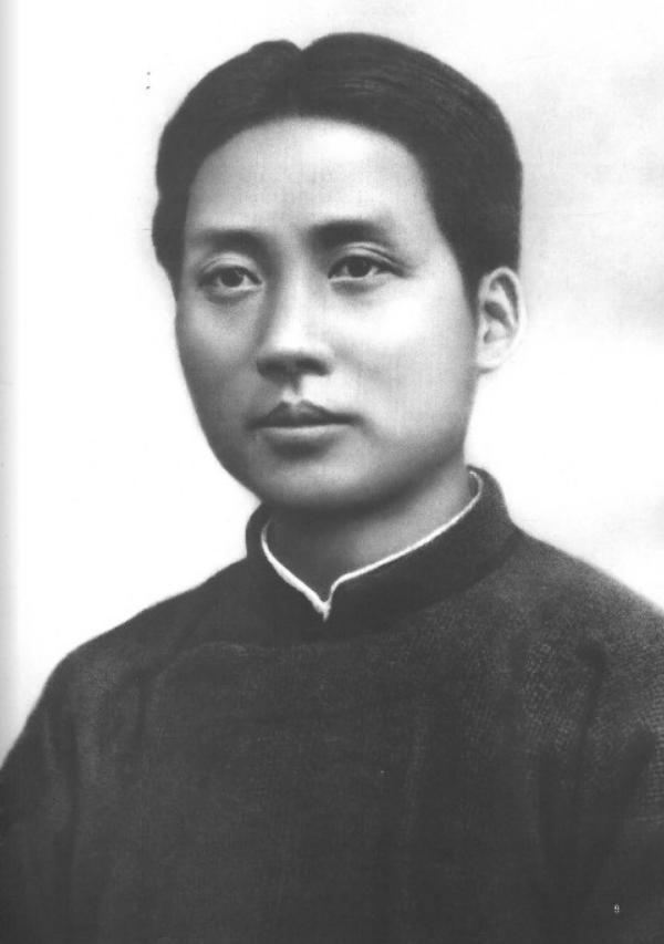 毛*东泽**敲响了“板仓杨寓”大门,一个圆脸大眼睛的少女出现在眼前