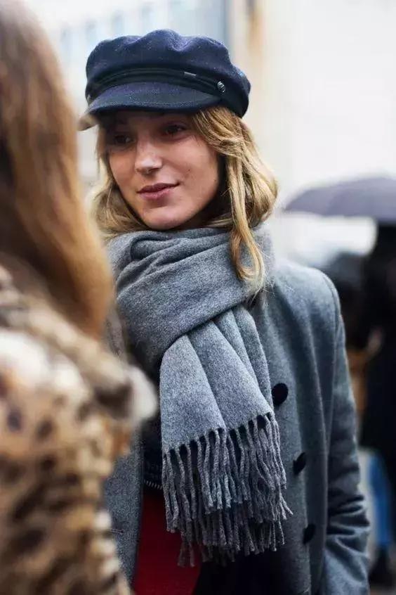 围巾怎么挑选适合自己的,买围巾又好看又简单