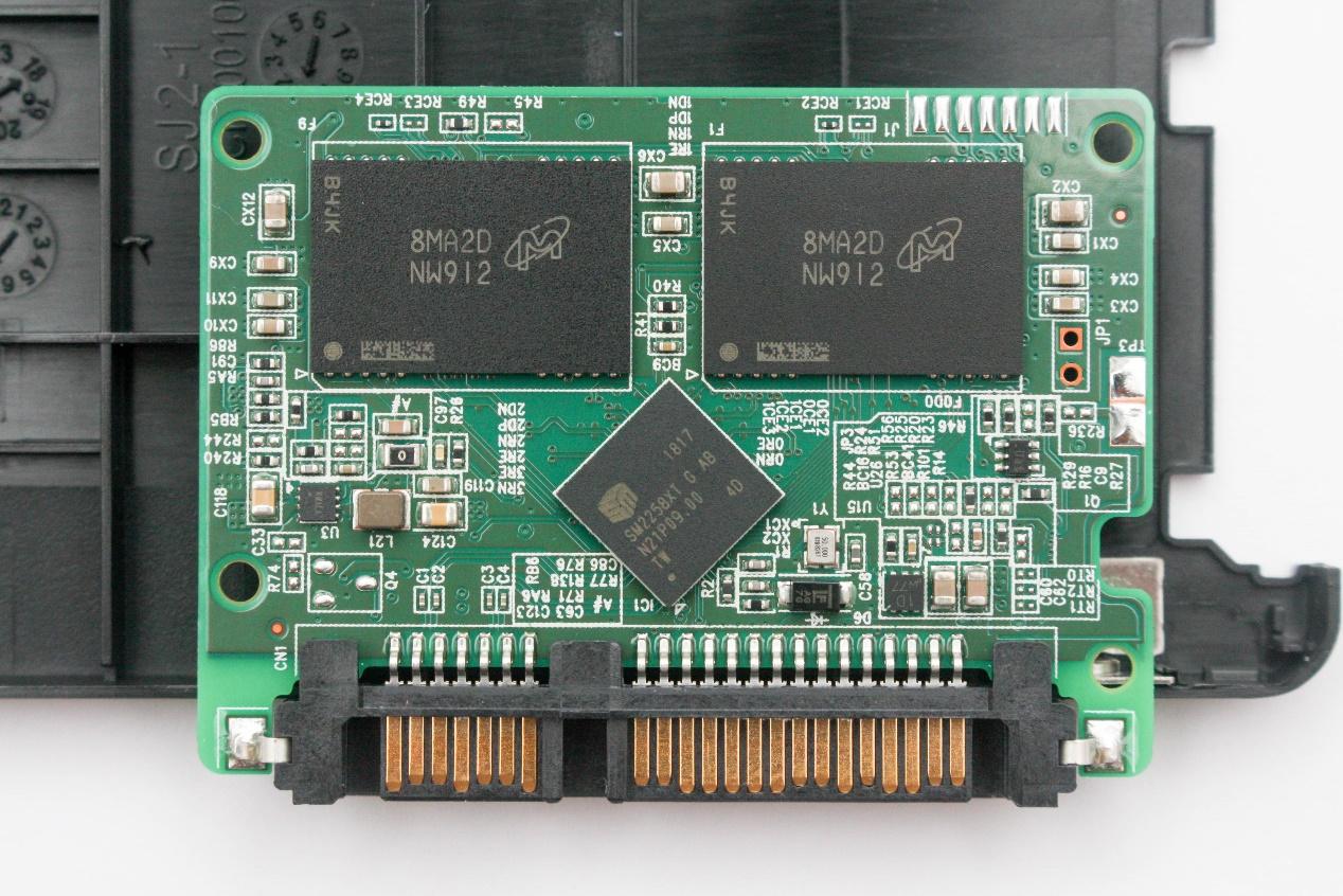 闪迪和金士顿三星固态,三星金士顿铠侠固态硬盘哪个好