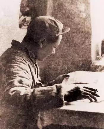 “公者千古,私者一时”,这是对毛*东泽**一生艰苦朴素的崇高评价