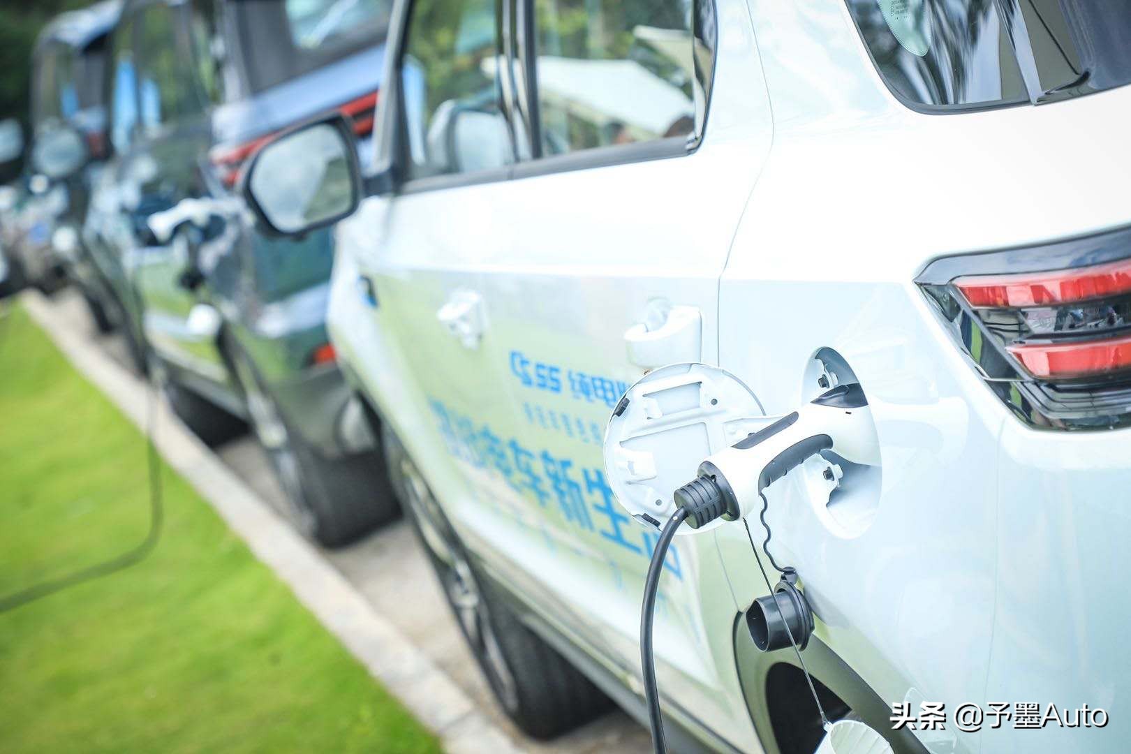 长安cs55plus和比亚迪宋pro,15万左右的新能源汽车电池多少钱