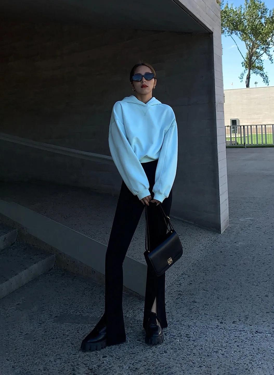 时尚卫衣穿搭技巧,最简单的卫衣穿搭