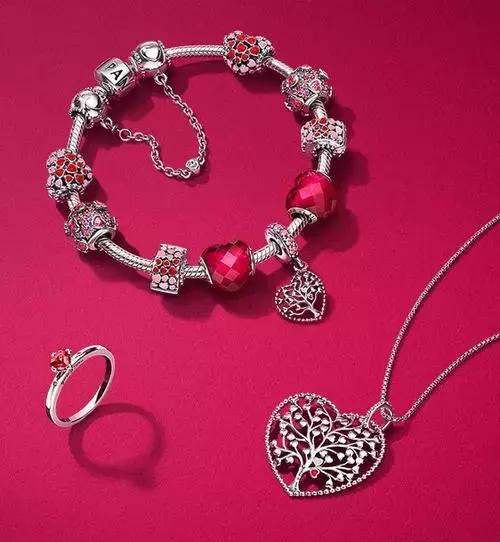 王诗龄炫富,李湘给王诗龄穿名牌包包