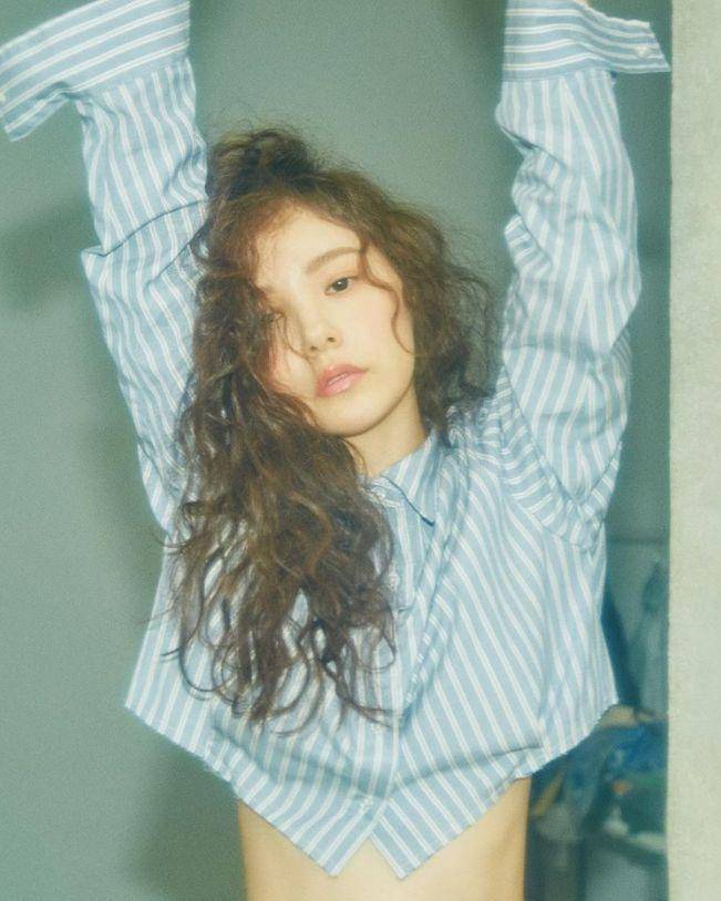 女士头发又细又黄油腻,又黄又软的头发