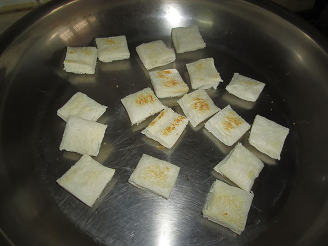 怎么用吐司做面包糠,用全麦面包制作面包糠的方法