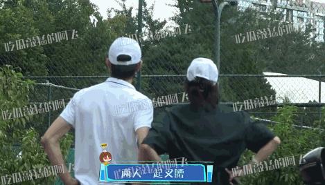 又一超模恋情曝光，和男模车内热吻，男方前女友个个是女神