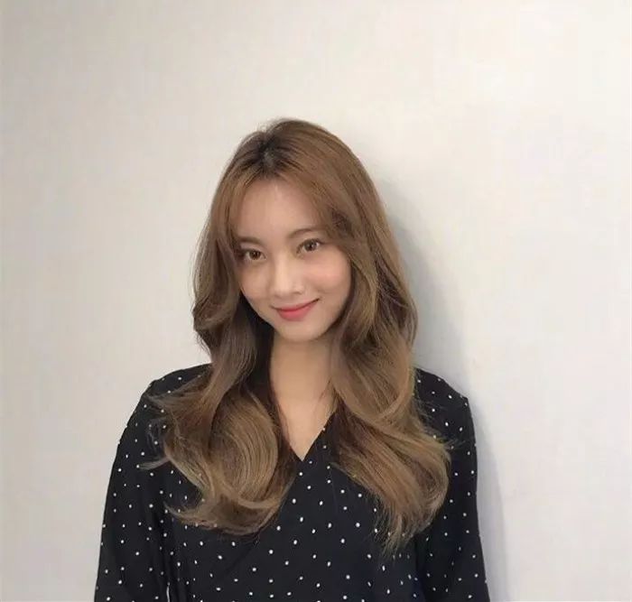 脸型长脖子长适合剪短发,脸型比较小适合剪短发吗