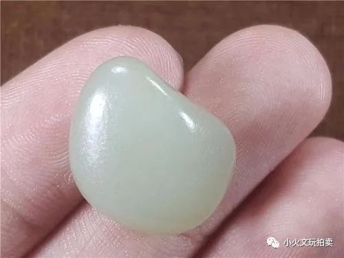 怎样辨别和田玉的山料和籽料,和田玉老料籽料的鉴别方法