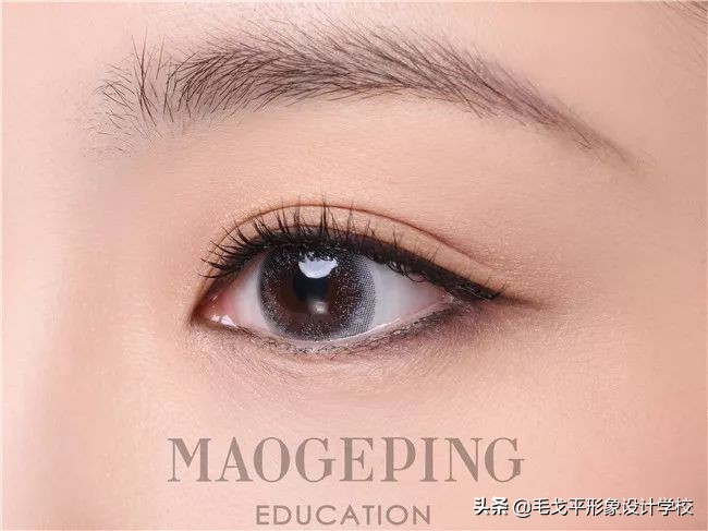 眼妆怎么画显大初学者,眼妆怎么画显大又干净清纯初学者