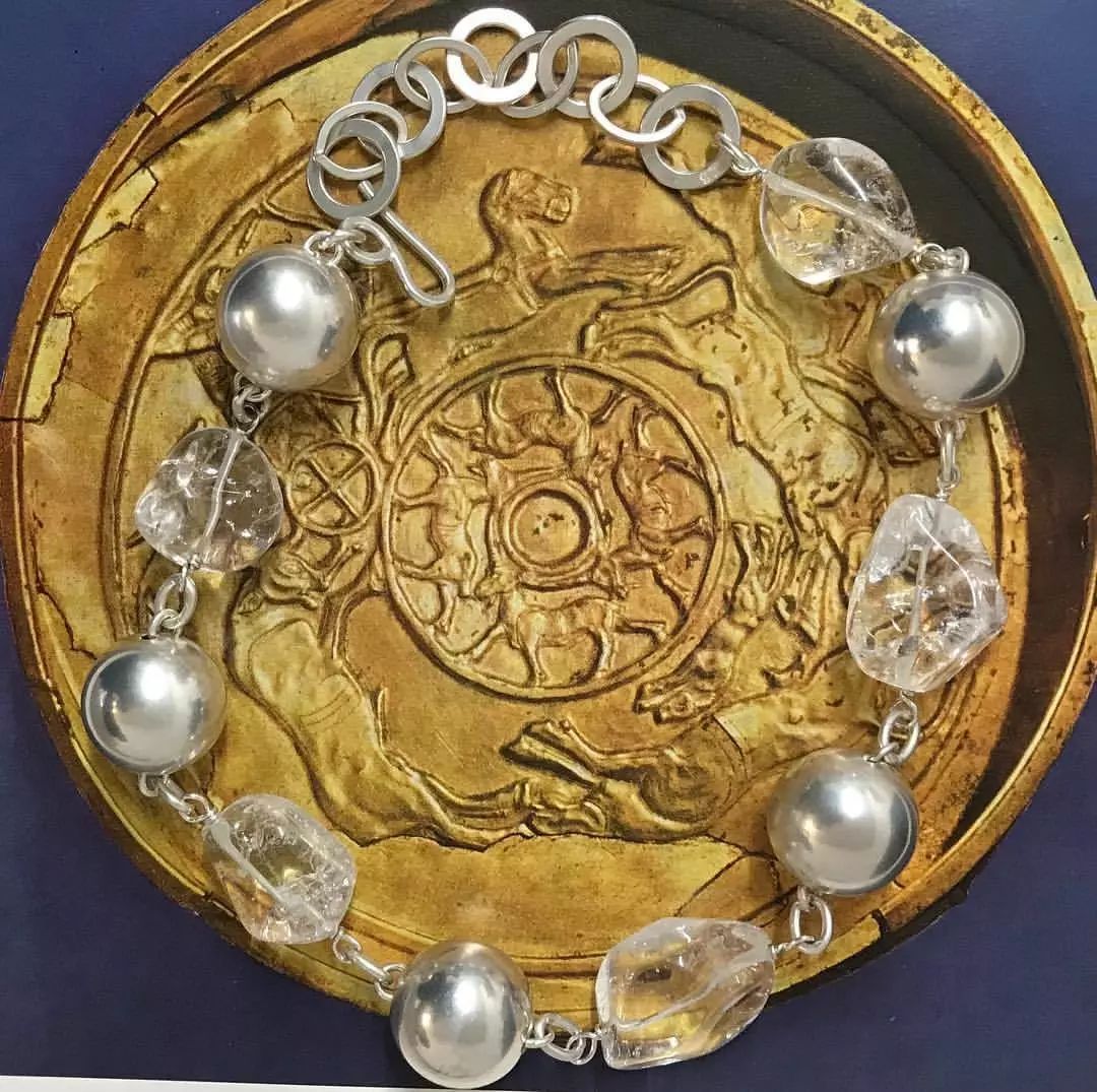 不差钱的女人的特点,为什么那么多人都喜欢佩戴耳环