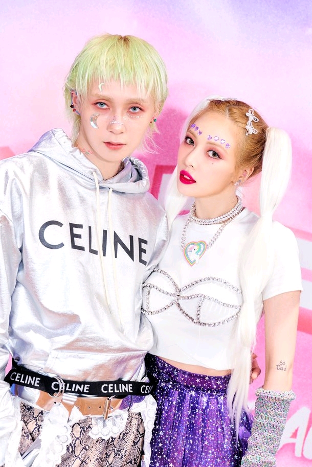 金晓钟泫雅台湾,泫雅金晓钟甜蜜瞬间素颜