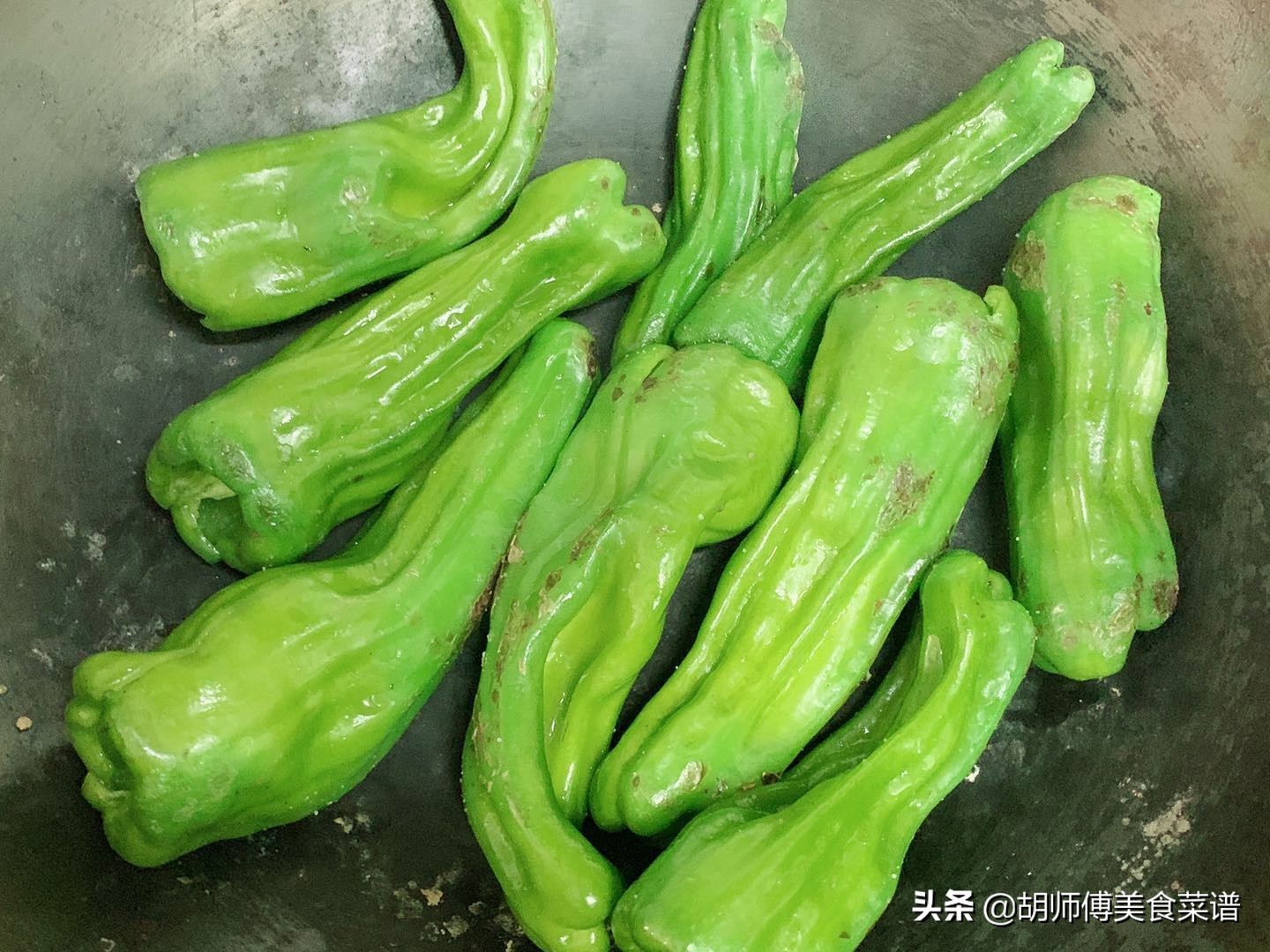 做虎皮青椒放醋还是酱油,做虎皮青椒不用水淀粉行吗