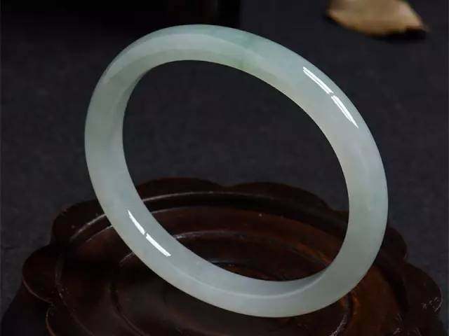 翡翠手镯正圈和圆条的区别,翡翠手镯有空心的吗