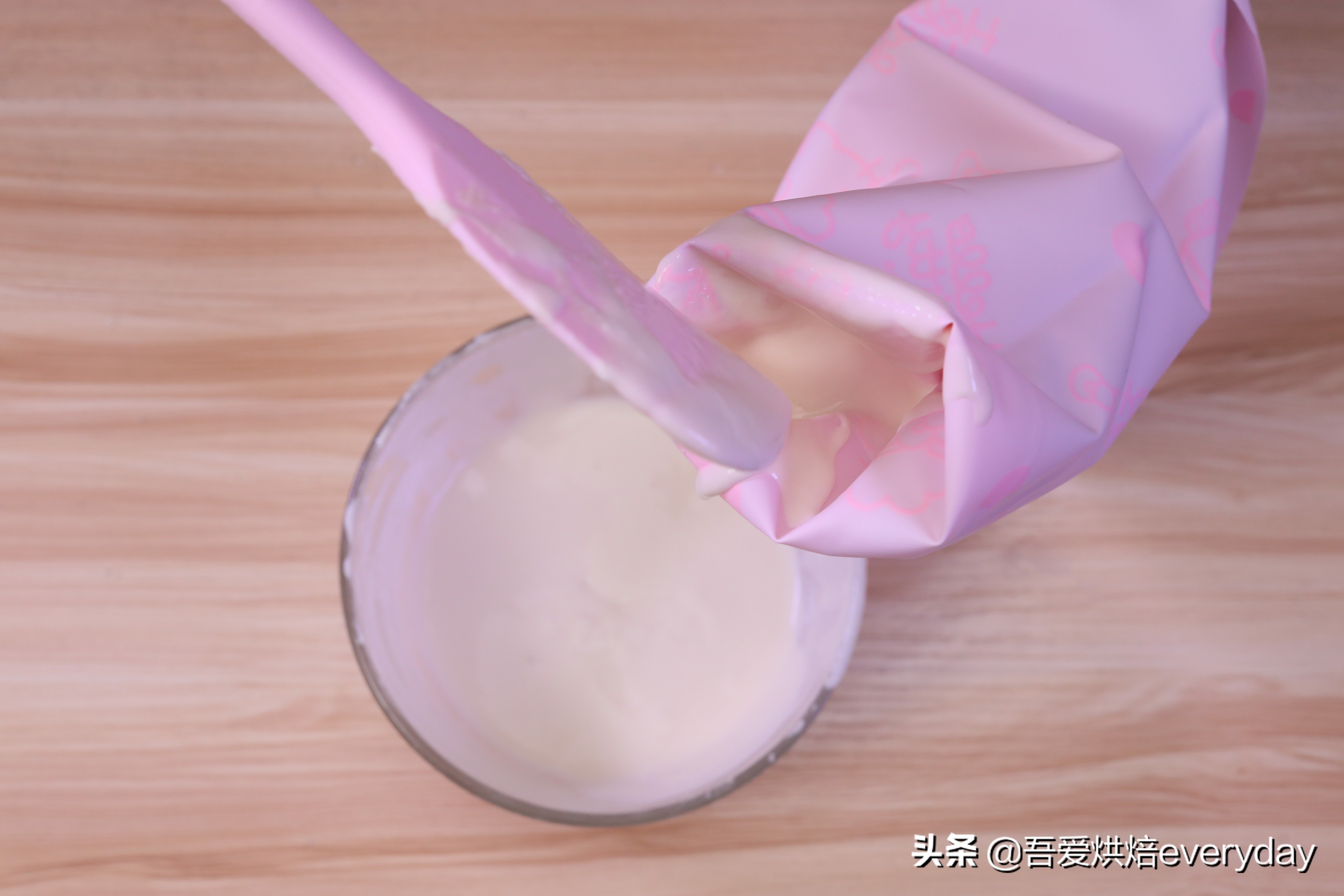 烘焙小技巧超全裱花嘴视频教程,烘焙新手裱花嘴怎么放