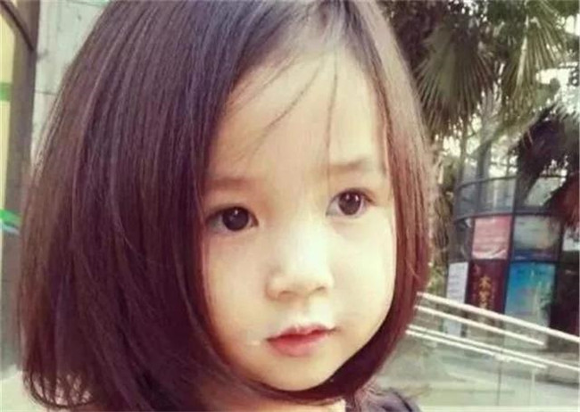 小孩子越长大越好看,女儿长大变好看