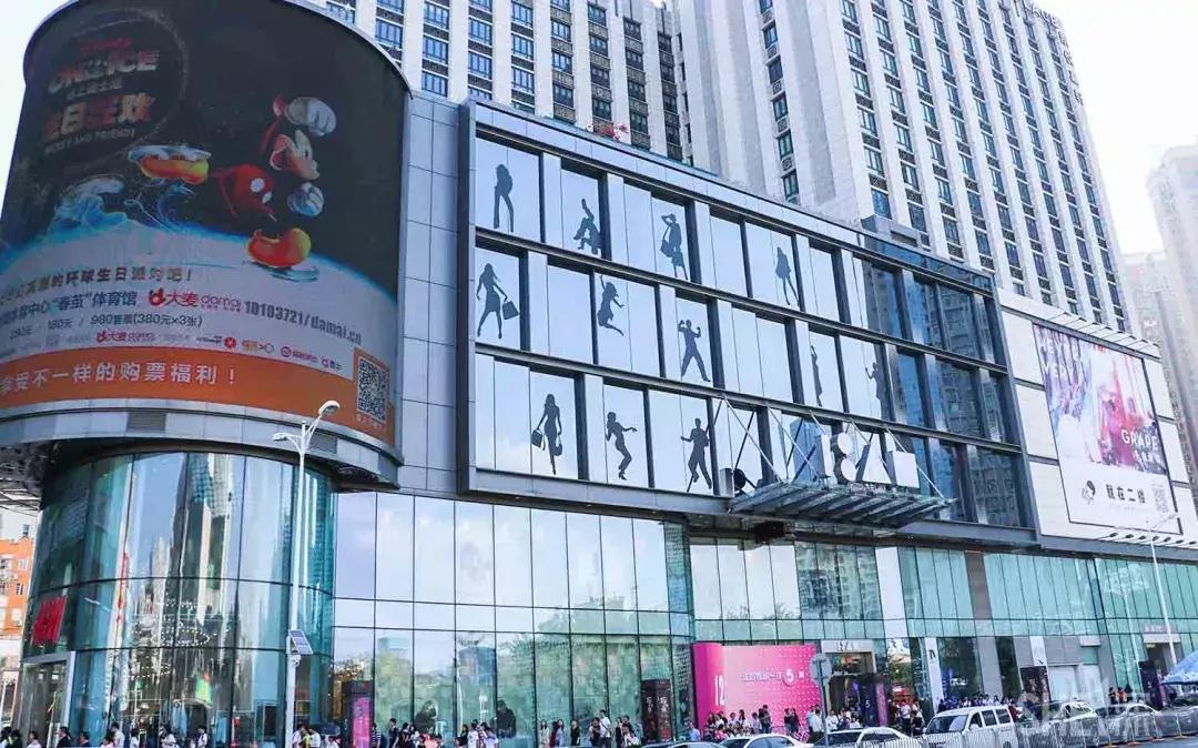 这里是东方世界,这里是东门英语怎么说