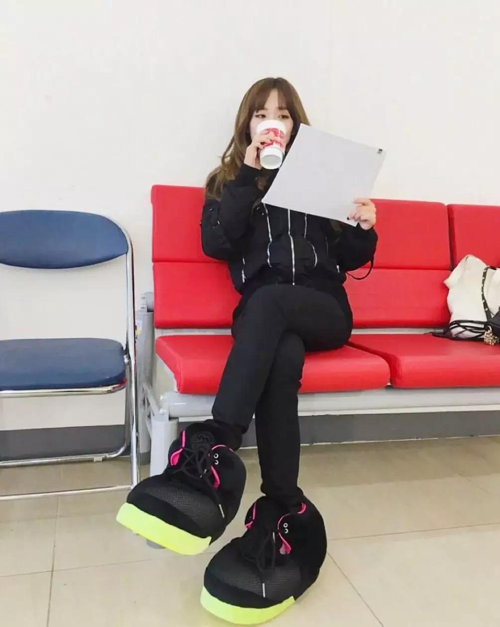 易烊千玺权志龙同款鞋,易烊千玺权志龙造型