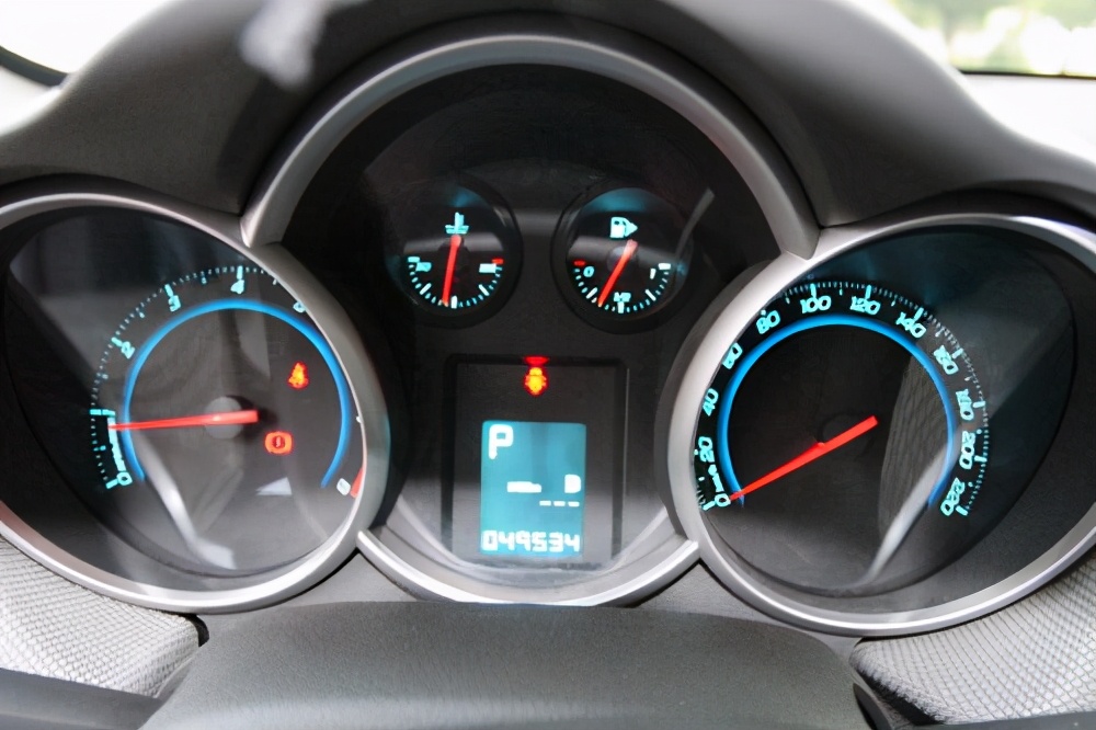 5万左右二手科鲁兹自动顶配新乡,2015年经典科鲁兹手动1.5黑红车