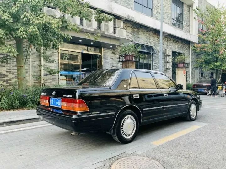 17年皇冠现在值多少钱,老皇冠千禧版多少钱