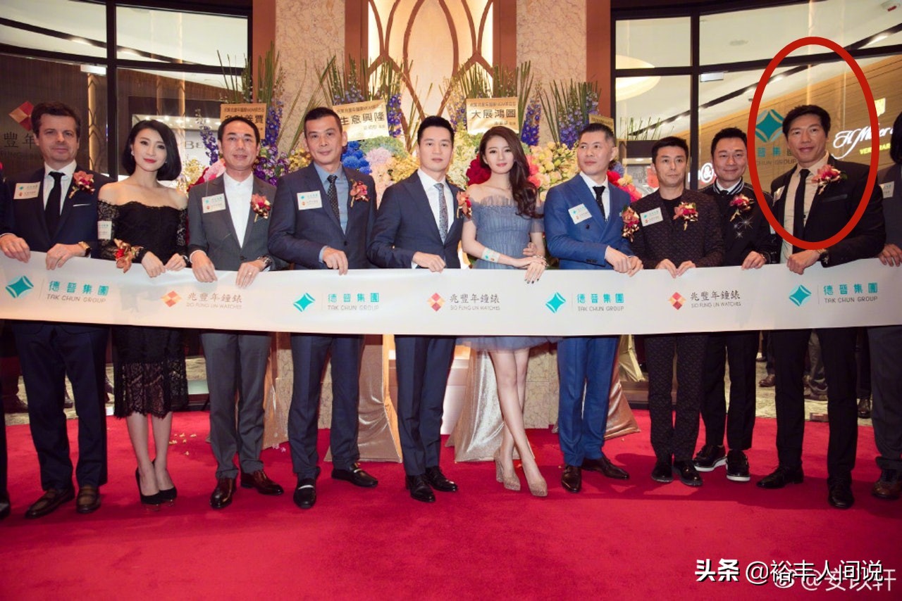 张耀扬开啤酒片段,张耀扬倒酒