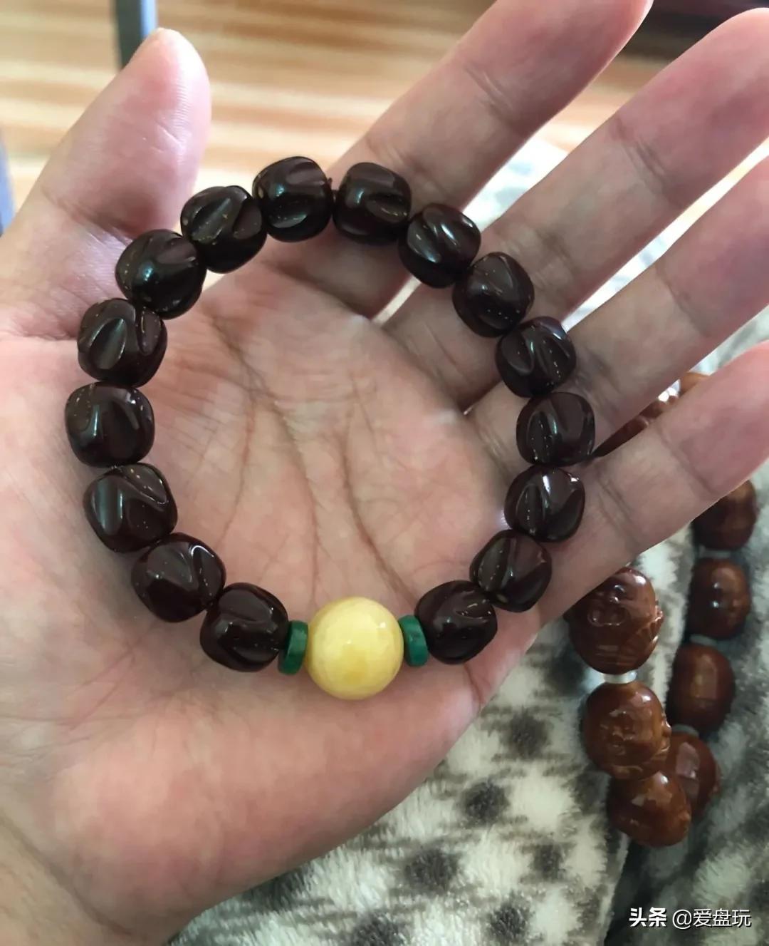 买蜜蜡避免踩哪些坑,蜜蜡买回来一段时间有坑