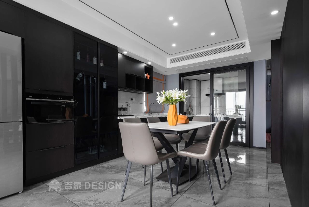 家庭餐桌如何配菜品好看,家庭聚餐实用的餐桌