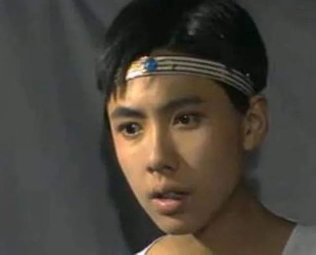 封神榜邓婵玉打伤哪吒黄天化,黄天化为什么拿着哪吒的风火轮