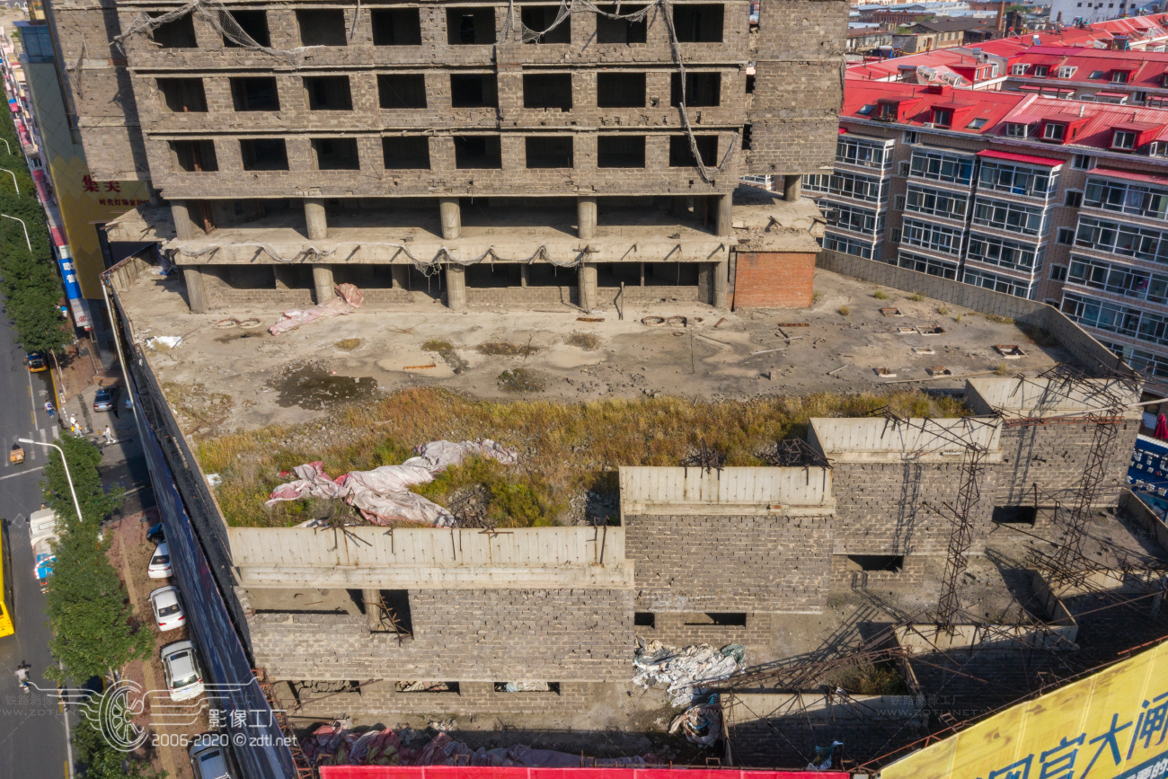 哈尔滨烂尾楼艺华大厦,道外区烂尾楼艺华大厦复建了吗