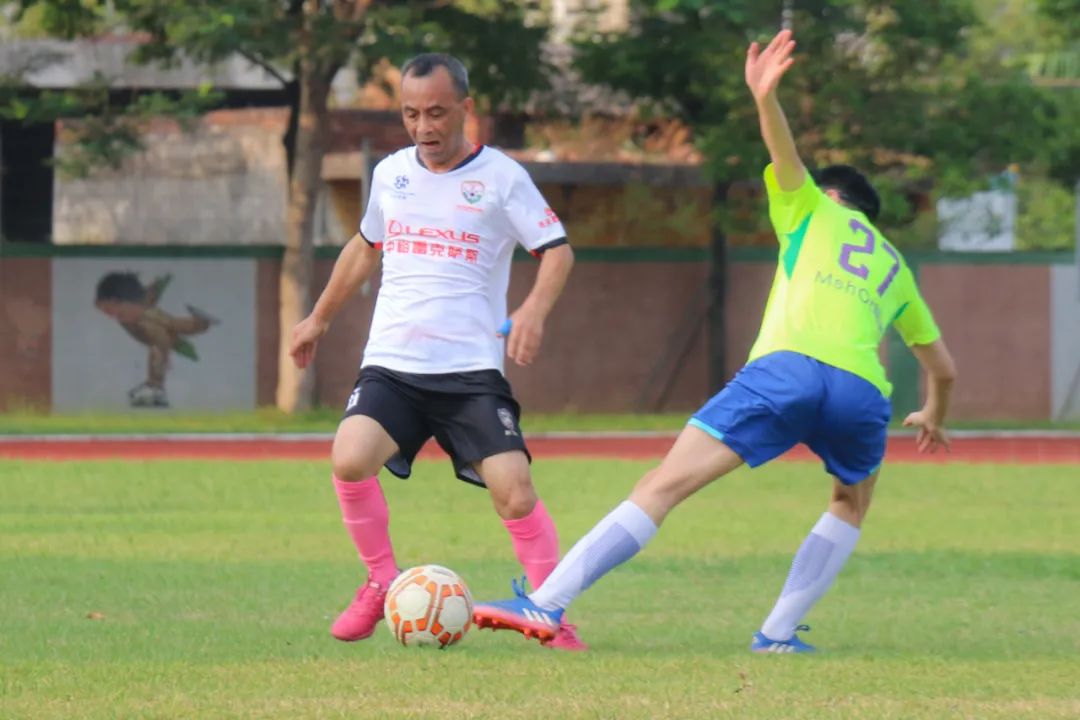 当足球之乡球队与广州高校校友冠军“激情相遇”，你更支持谁？
