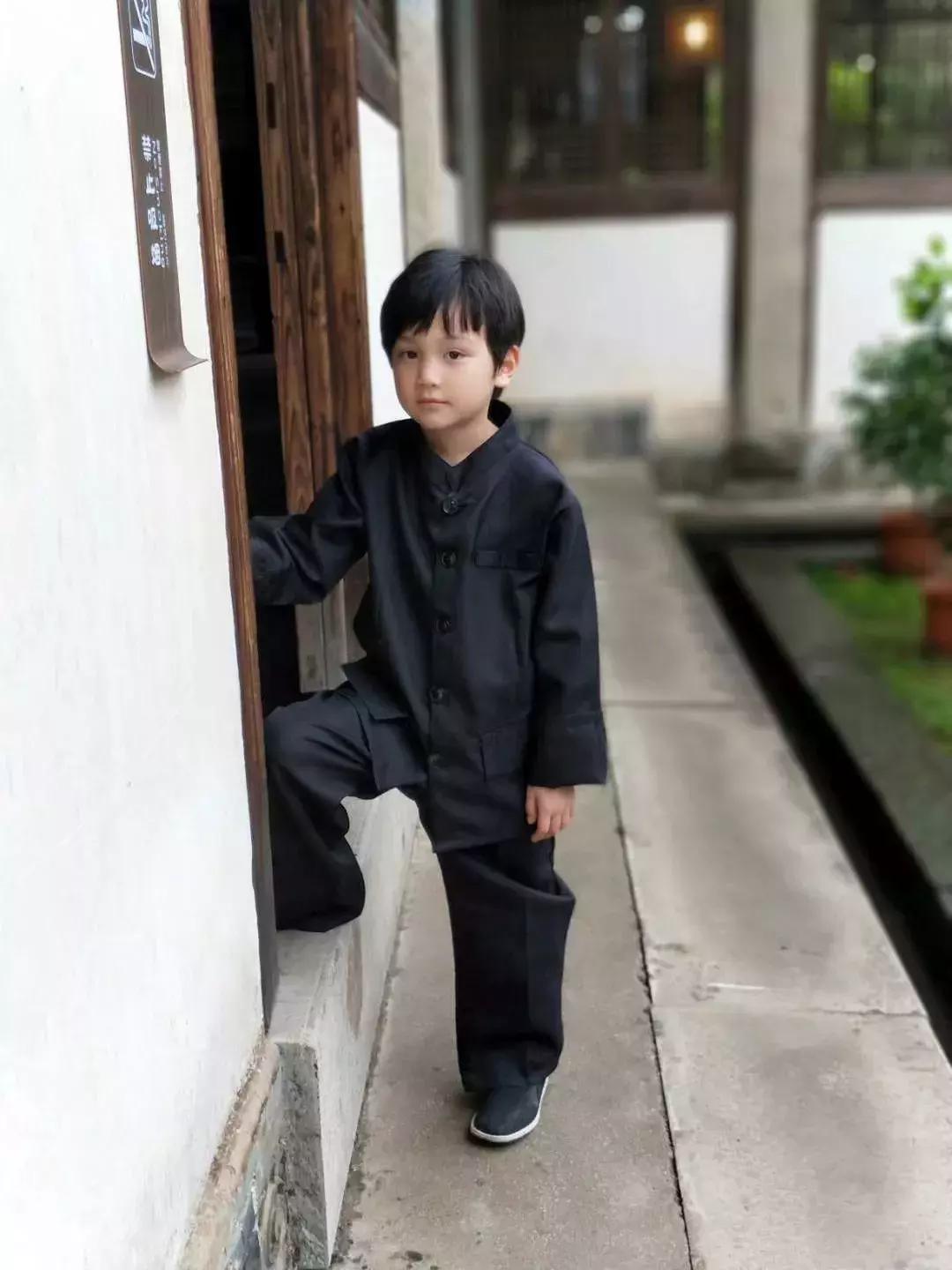 「CIERVO小鹿伯爵封面人物」邱彭浩：漫画里走出来的优雅少年