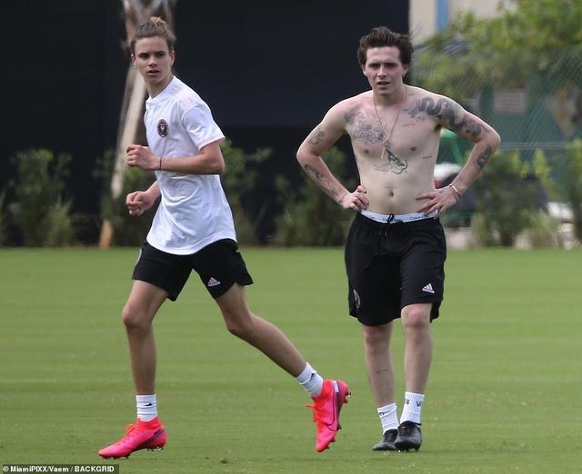 贝克汉姆脚功,贝克汉姆光脚踢球