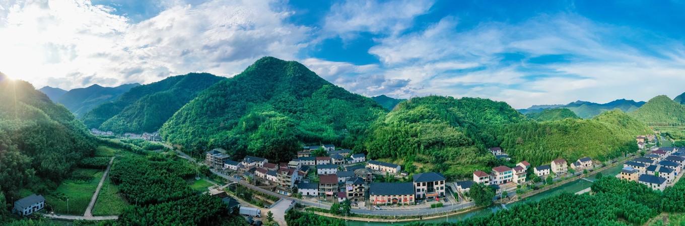 桐庐山湾湾漂流门票多少,桐庐山湾湾漂流景区在什么地方