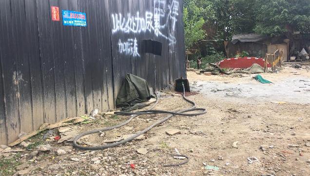 黑加油站藏油罐,加油站油罐埋地扔烟头